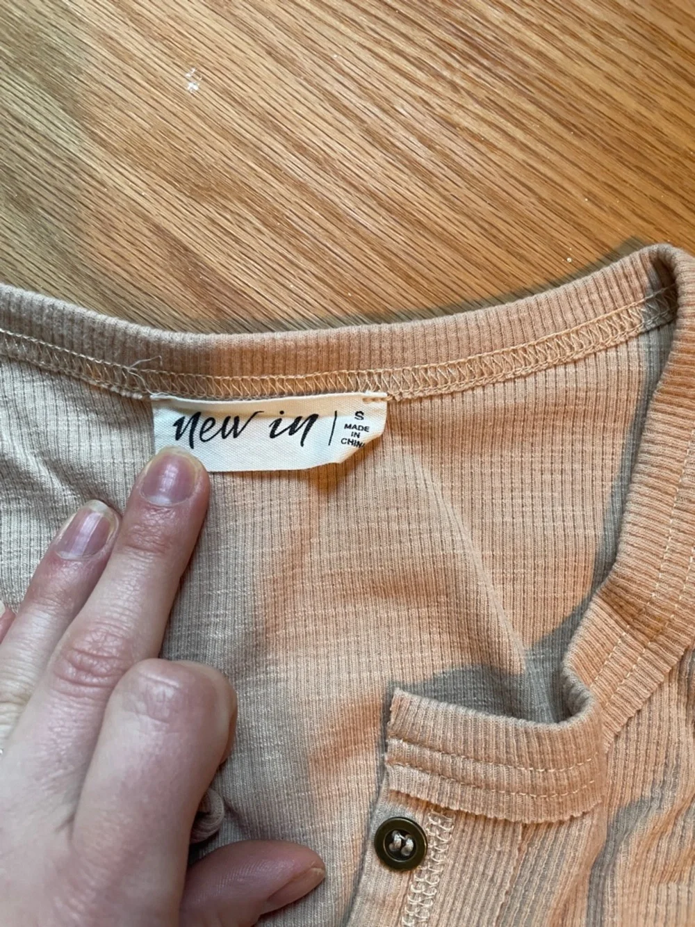 Sleeveless Ribbed Button-Front crop Tank Top - tan - Picture 2 of 4